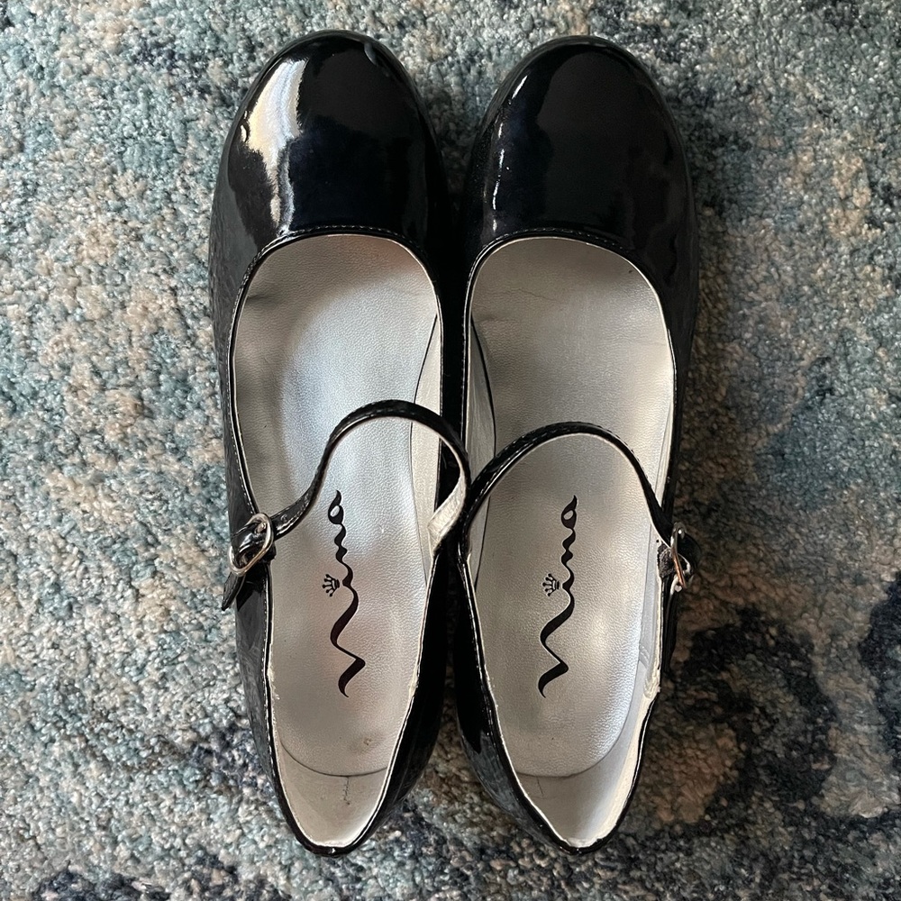 Nina black patent leather shoes. Girls size 3.5